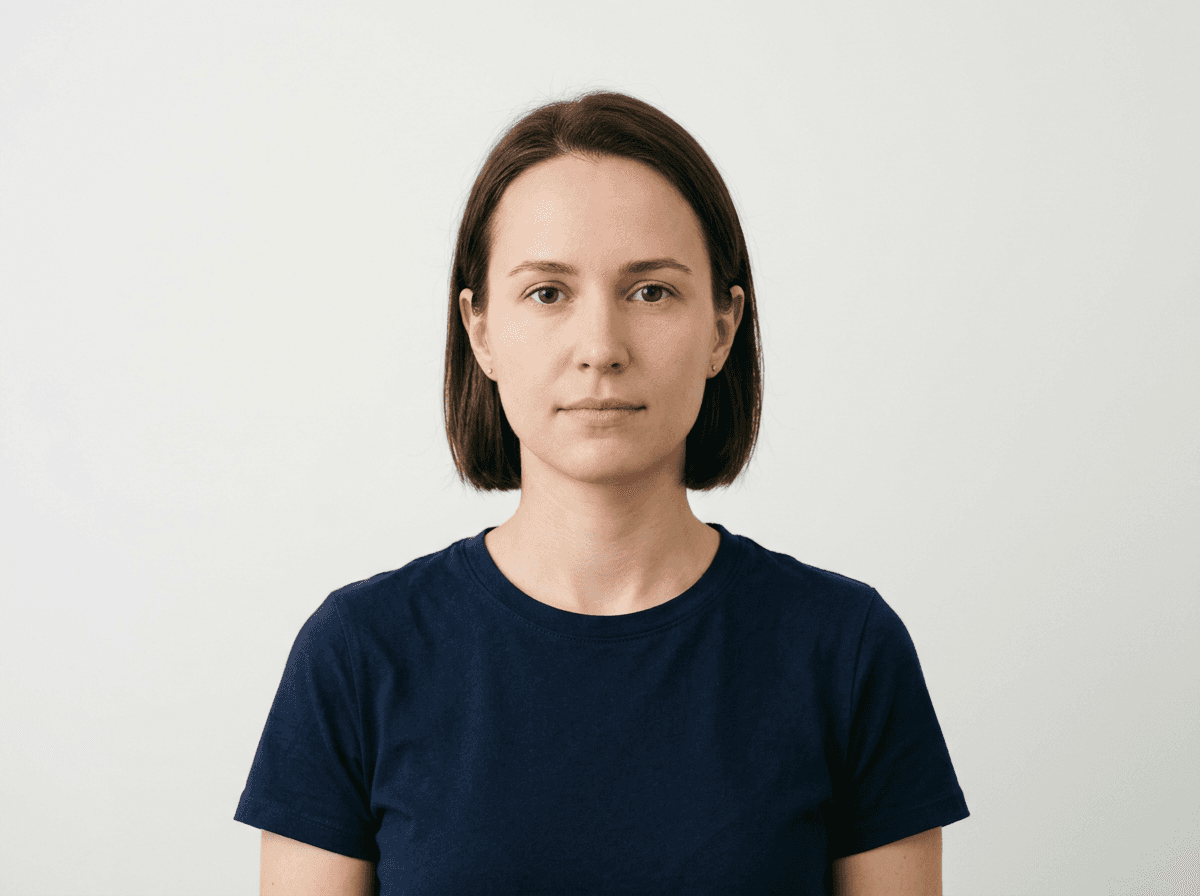 Passport photo what to wear: A complete guide to dress code and presentation